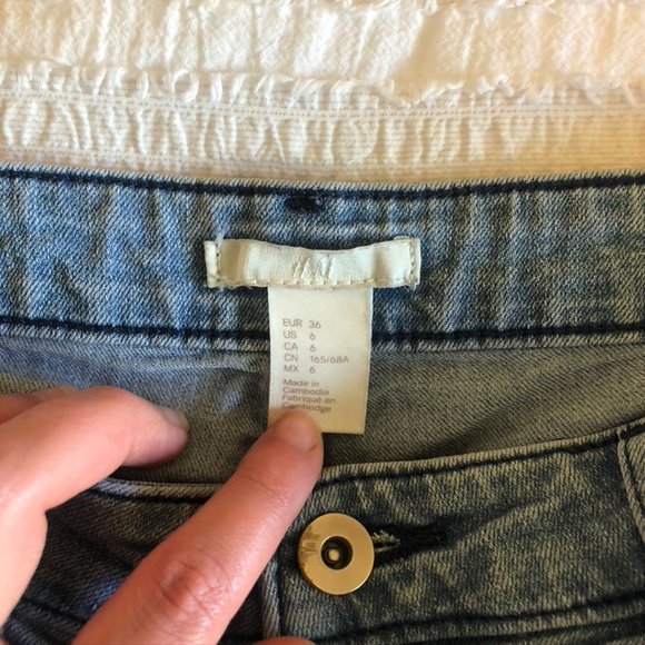 H&M Denim Short - Picture 2 of 3